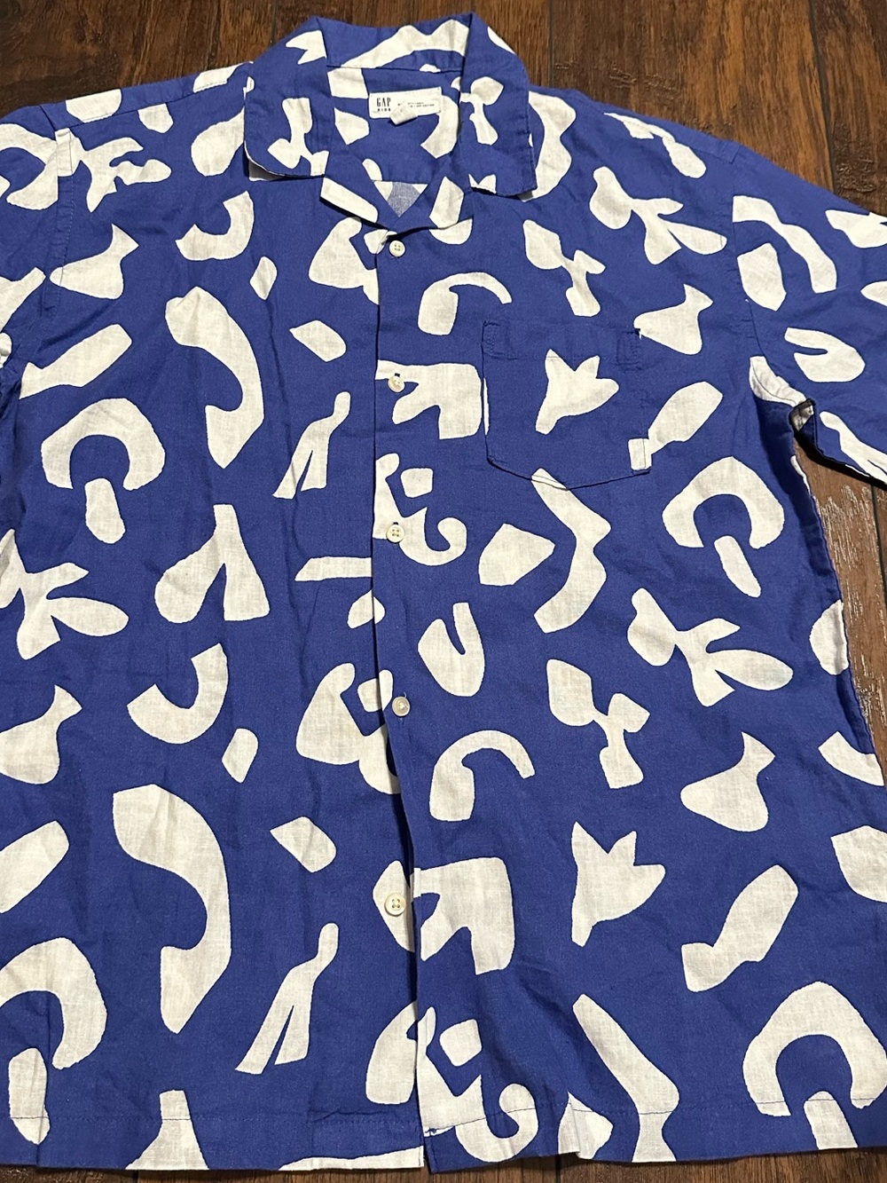 GAP Blue Short-Sleeve Button-Down with White Abstract Print